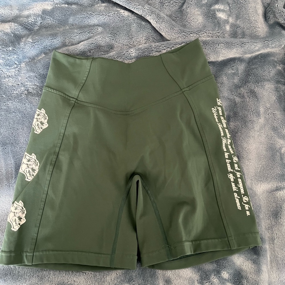 Dara sport green shorts